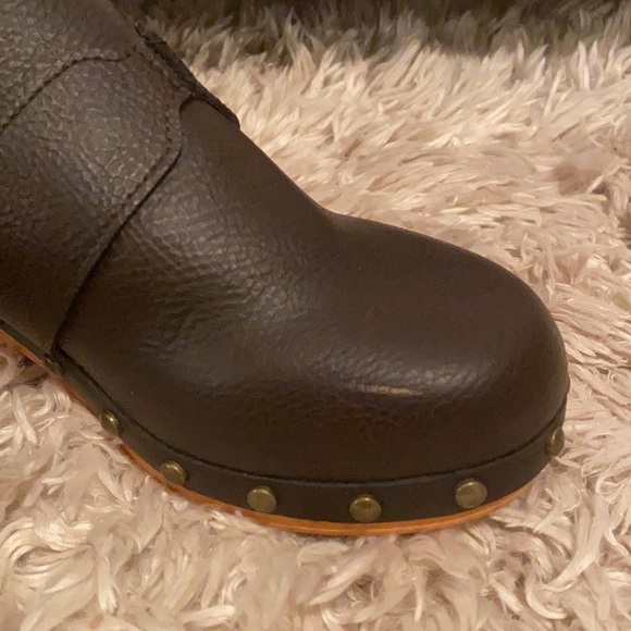 MIA brown daisy clogs with studs size 7 - Picture 3 of 15